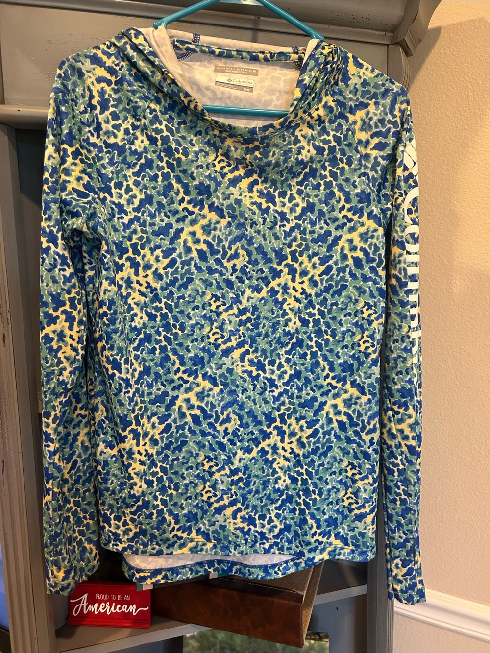 Columbia Blue Yellow Green Omni-Shade Performance Top